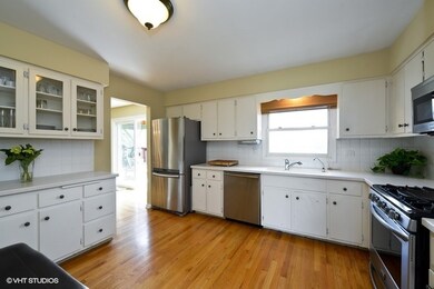 28W621 Douglas Rd, Naperville, IL 60564 - photo 2