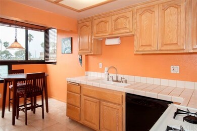 Eat-in kitchen with lots of light
