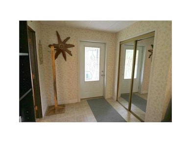Entry/Foyer.