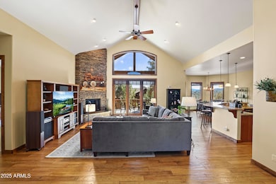 Living Room (5)
