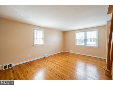 75 Suburban Ln, Upper Darby, PA 19082 - photo 4