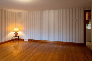 214 Douglas St, Uxbridge, MA 01569 - photo 5