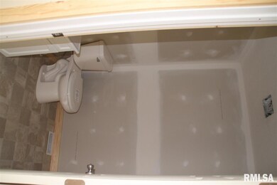 1638 W 67th St, Davenport, IA 52806 - photo 2