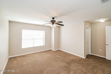 006-photo-main-bedroom-13148779