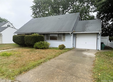 3157 Brixton Ln, Levittown, NY 11756 - photo 5