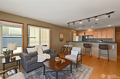 4226 Beach Dr SW unit 303, Seattle, WA 98116 - photo 6