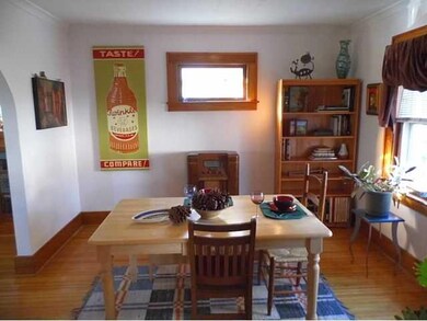 Dining Room. 11 10 x 11  4 Gleaming hardwood floor