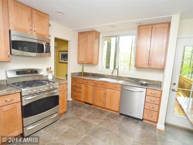 9103 Santayana Dr, Fairfax, VA 22031 - photo 4
