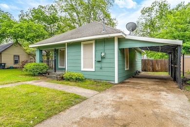 533 W Wilson St, Cleburne, TX 76033 - photo 3