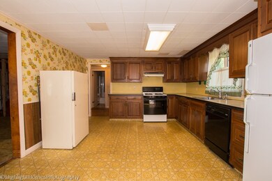 98 Union St, West Bridgewater, MA 02379 - photo 3