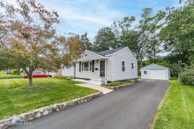 302 Howell St-18