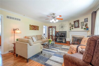 10907 Sharon Ln, Shawnee, KS 66203 - photo 5