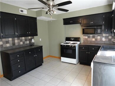 11215 W 69th St, Shawnee, KS 66203 - photo 3