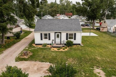 1326 E Ave NW, Cedar Rapids, IA 52405 - photo 2