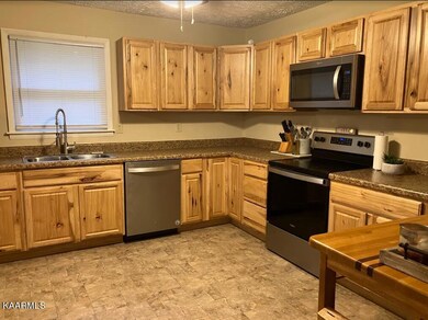 641 Dillon St, Crossville, TN 38555 - photo 5