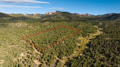 View of property location featuring a mountainous background and property parcel outlined