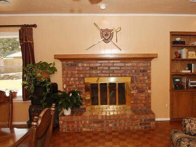 12017 Camelot Ct, Oklahoma City, OK 73120 - photo 7