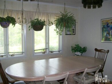 319 S Bickett St, Burgaw, NC 28425 - photo 3