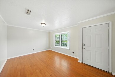 10666 Hazelhurst Dr unit 22, Houston, TX 77043 - photo 2