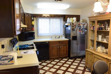 221 Kemball Ave, Staten Island, NY 10314 - photo 7