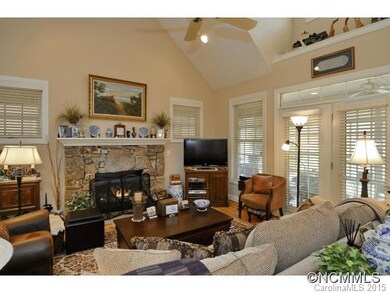 Living Rm-Sun/Screen Rm Entry