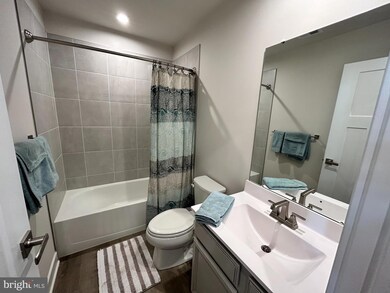 8258 Goldstone Ct, Hyattsville, MD 20785 - photo 3