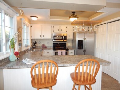 2 newer windows let in the natural light! Note the