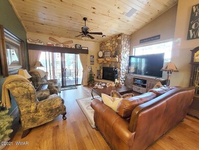 004_Living Room