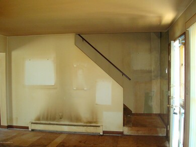 stairwell to 2nd floor Living rm