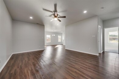 1801 Jupiter Ln, Ennis, TX 75119 - photo 4