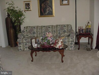 2890 Chevoit Hill Ct, Woodbridge, VA 22191 - photo 2