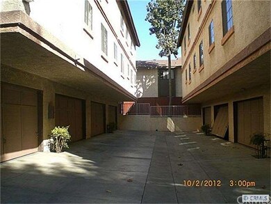 PARKING BETWEEN COMPLEX