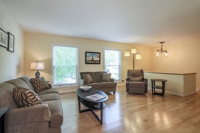 2230 Woodland Cir, Naperville, IL 60565 - photo 3