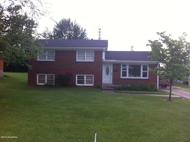 7702 Donegal Dr, Louisville, KY 40219 - photo 3