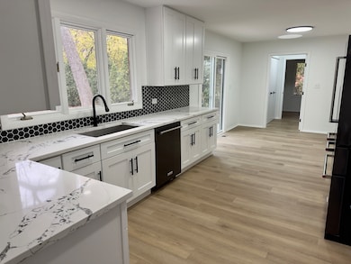 806 Wildwood Ct, Oak Brook, IL 60523 - photo 7