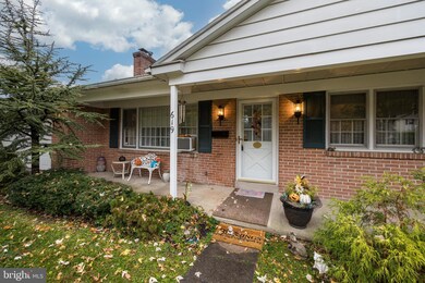 619 Knoll Dr, Lansdale, PA 19446 - photo 2