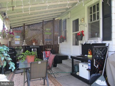 437 Raymond St, Reading, PA 19605 - photo 5