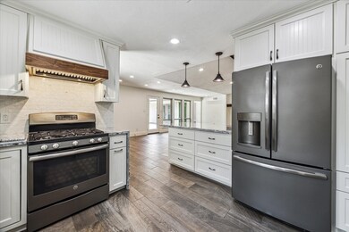 10010 Valley Forge Dr, Houston, TX 77042 - photo 5