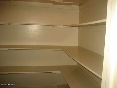 5- WALK IN PANTRY