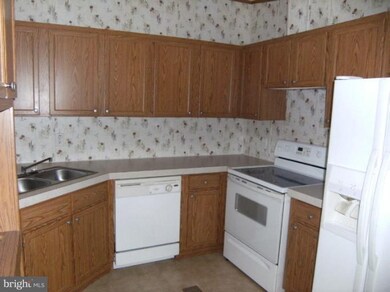 852 Plum Tree Ln, Berkeley Springs, WV 25411 - photo 3