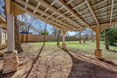 509 W Park St, Fredericksburg, TX 78624 - photo 7