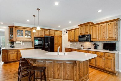 This Kitchen is made for entertaining & gatherings