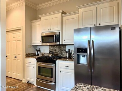 300 LL Kitchen 1
