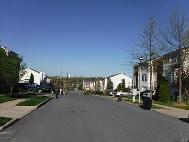 402 S Oak St, Freemansburg, PA 18017 - photo 2