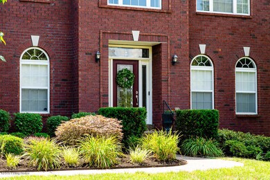 5905 Laurel Ln-3