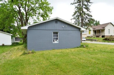 221 S Mcclellan St, Auburn, IN 46706 - photo 2