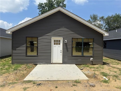 1402 Frederick Ave, Jeffersonville, IN 47130 - photo 4