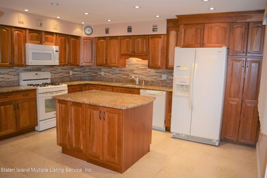 Eat In Kitchen 1