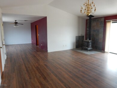Dining rm/living rm