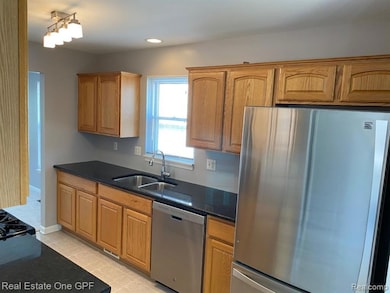 1008 Lakepointe St, Grosse Pointe Park, MI 48230 - photo 3